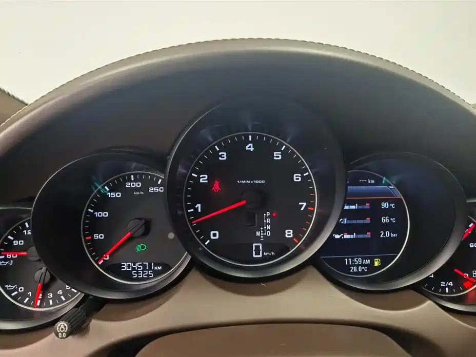 Porsche Cayenne — миниатюра 13