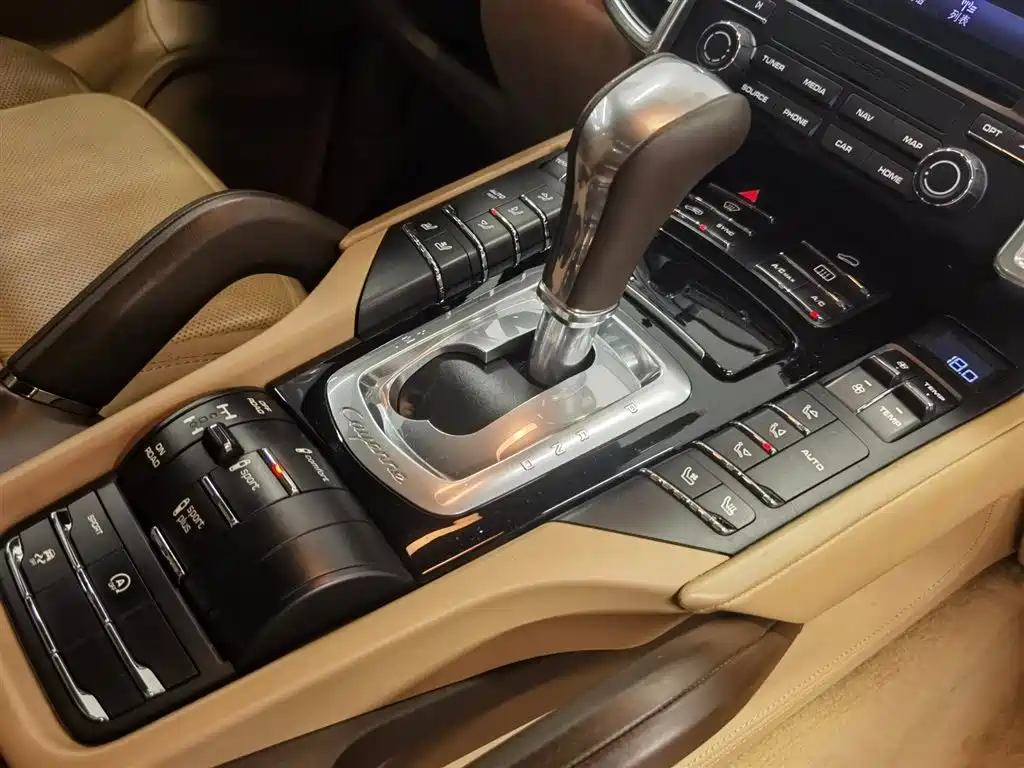Porsche Cayenne — миниатюра 17