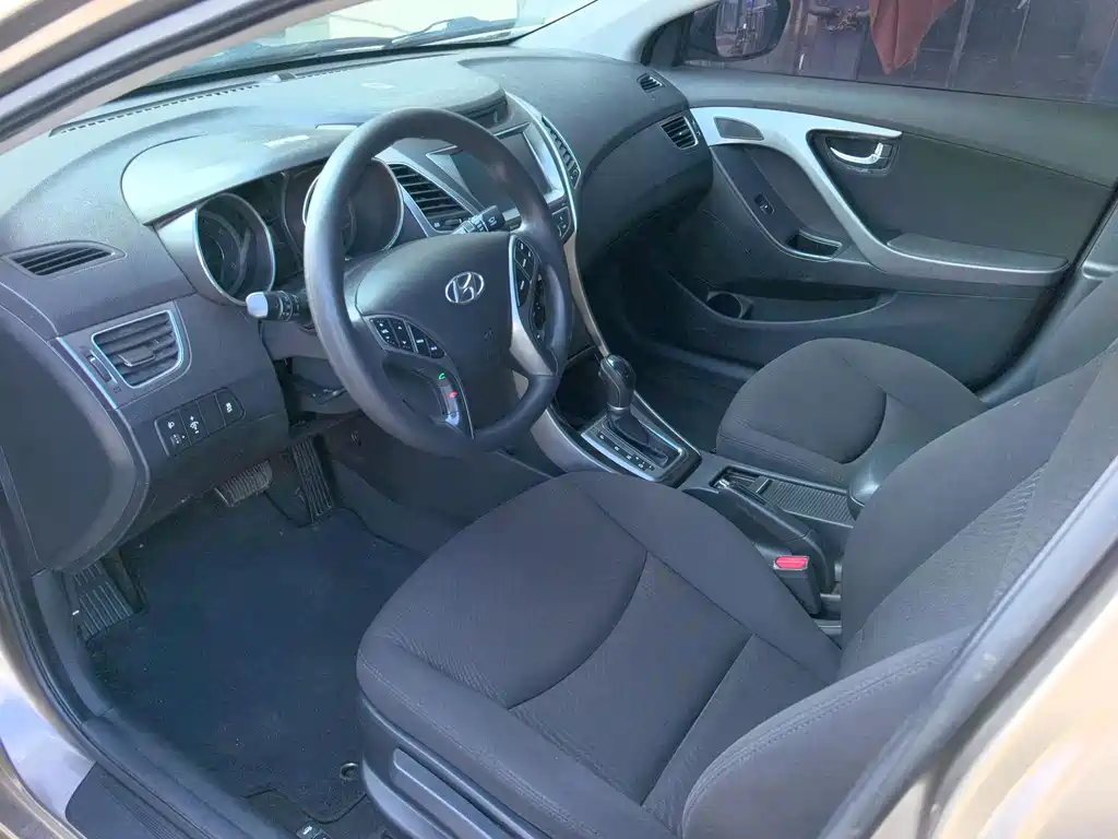 Hyundai Elantra Langdong 1.6L Auto Premium Type, фото 5
