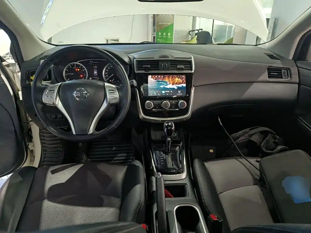 Nissan Tiida — миниатюра 10