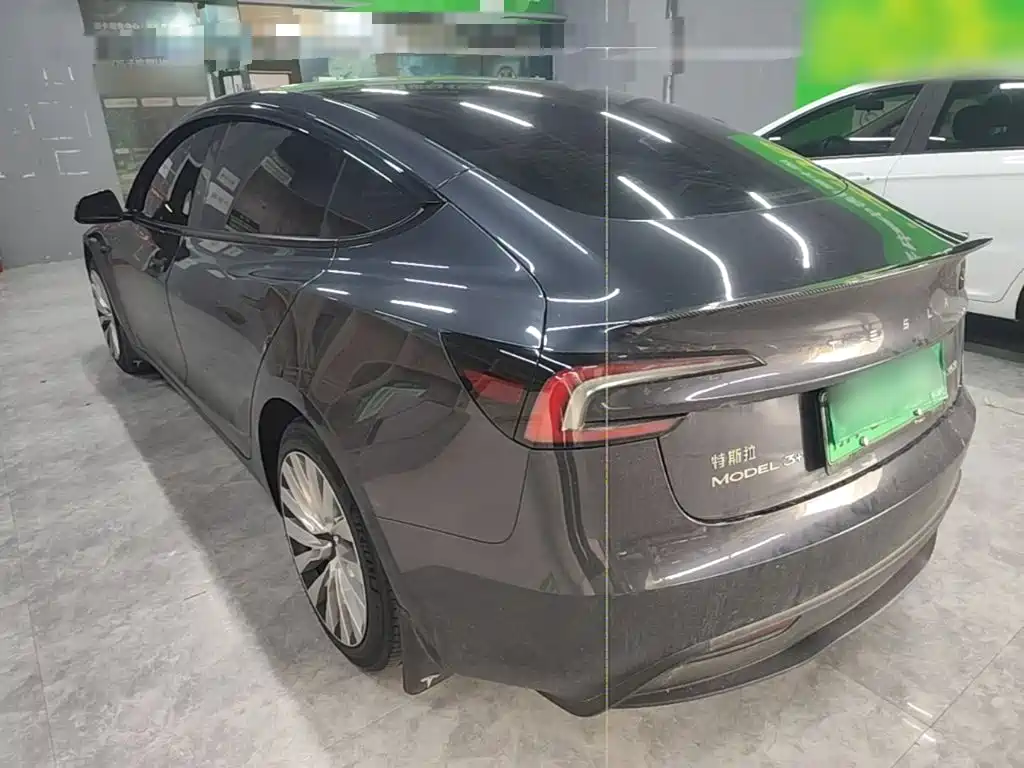 Tesla Model 3 — миниатюра 5