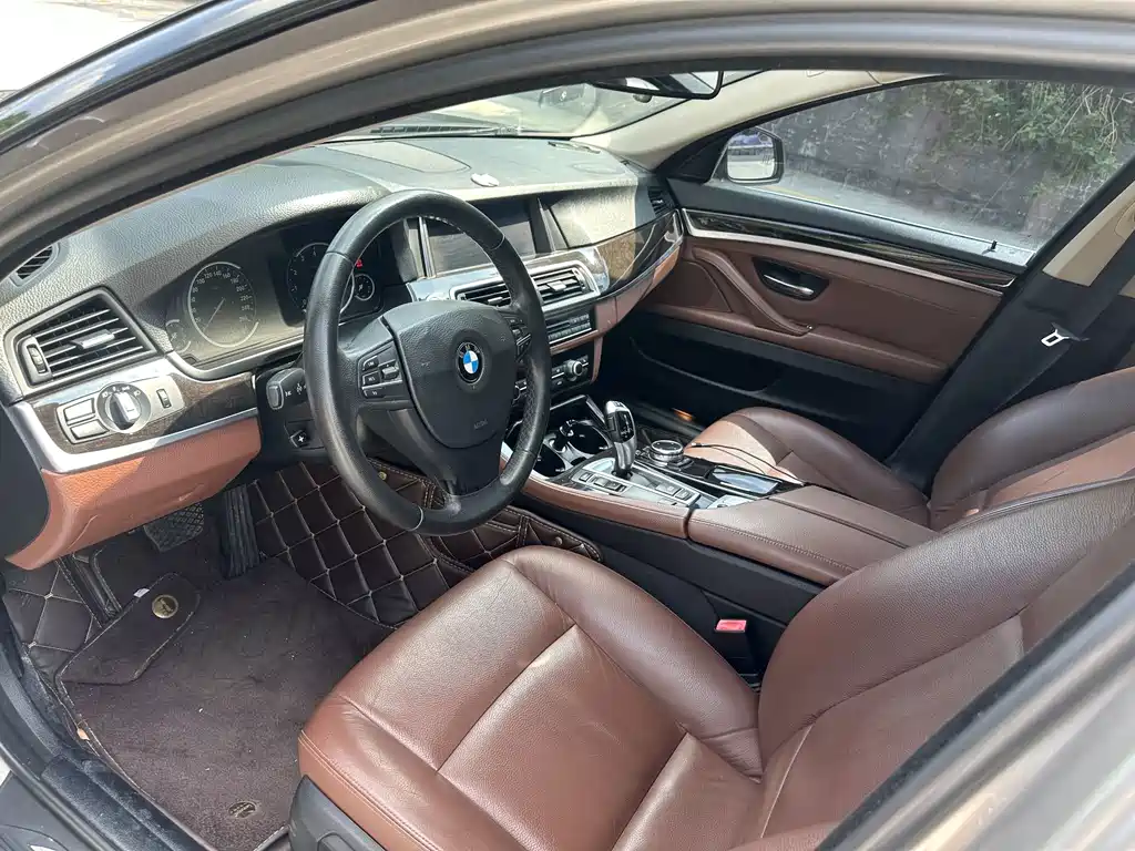 BMW 5 Series — миниатюра 4