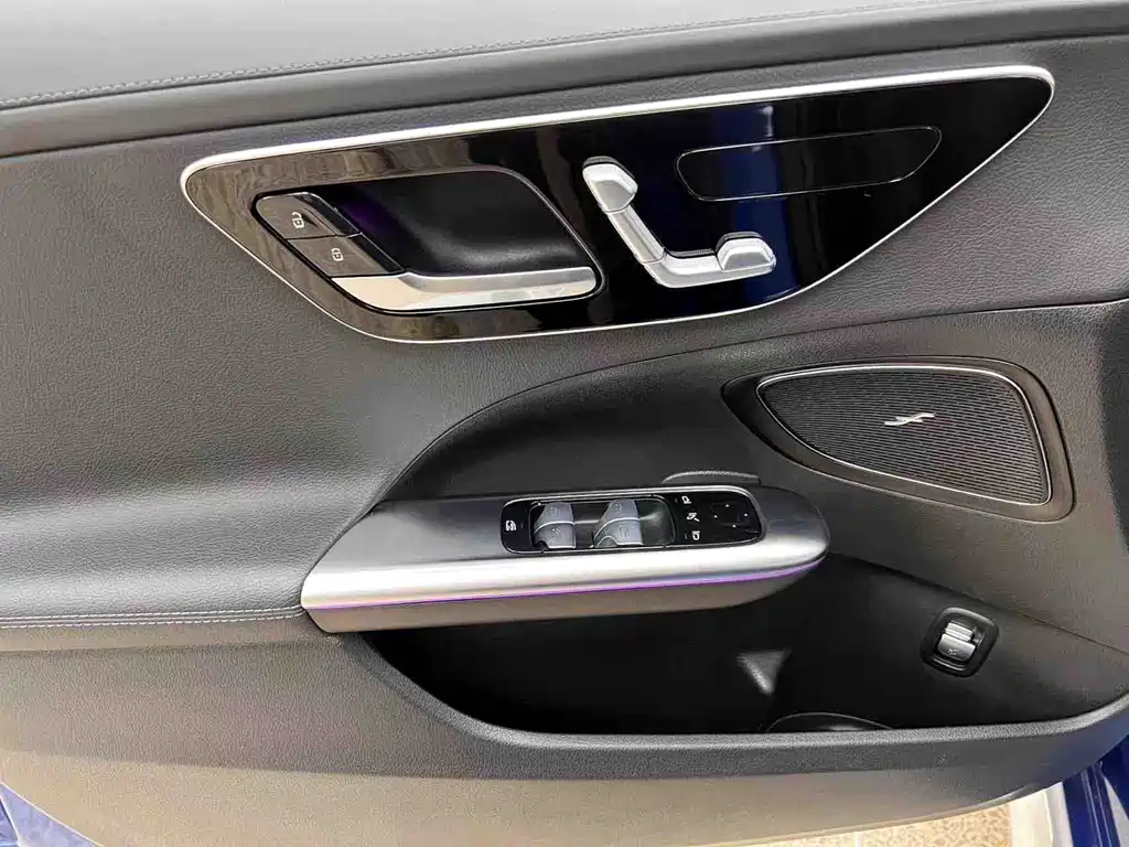 Mercedes-Benz C-Class — миниатюра 8