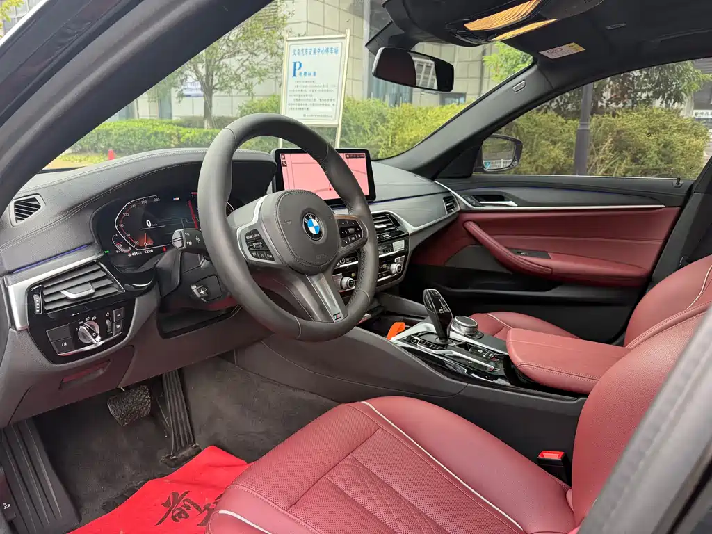 BMW 5 Series — миниатюра 9