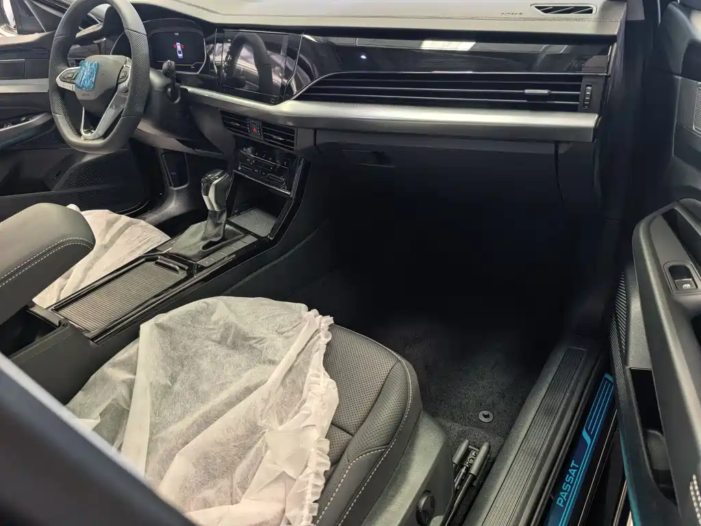 Volkswagen Passat 2025 380TSI