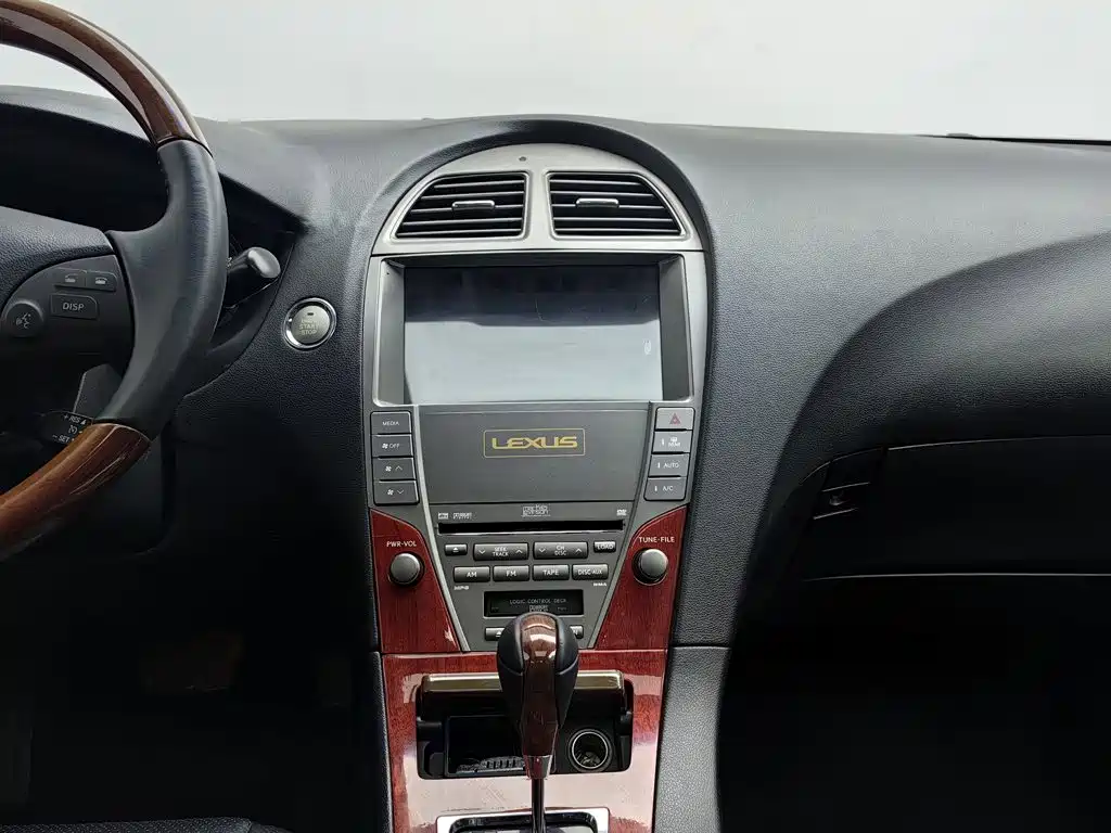 Lexus ES — миниатюра 12