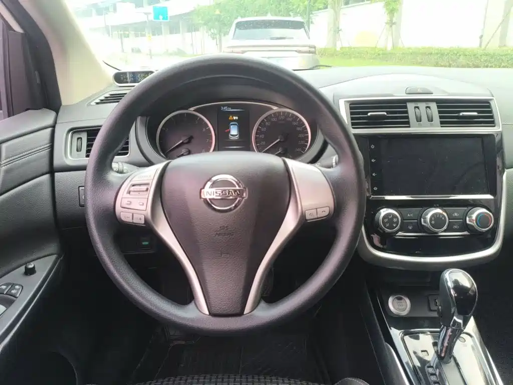 Nissan Tiida — миниатюра 6