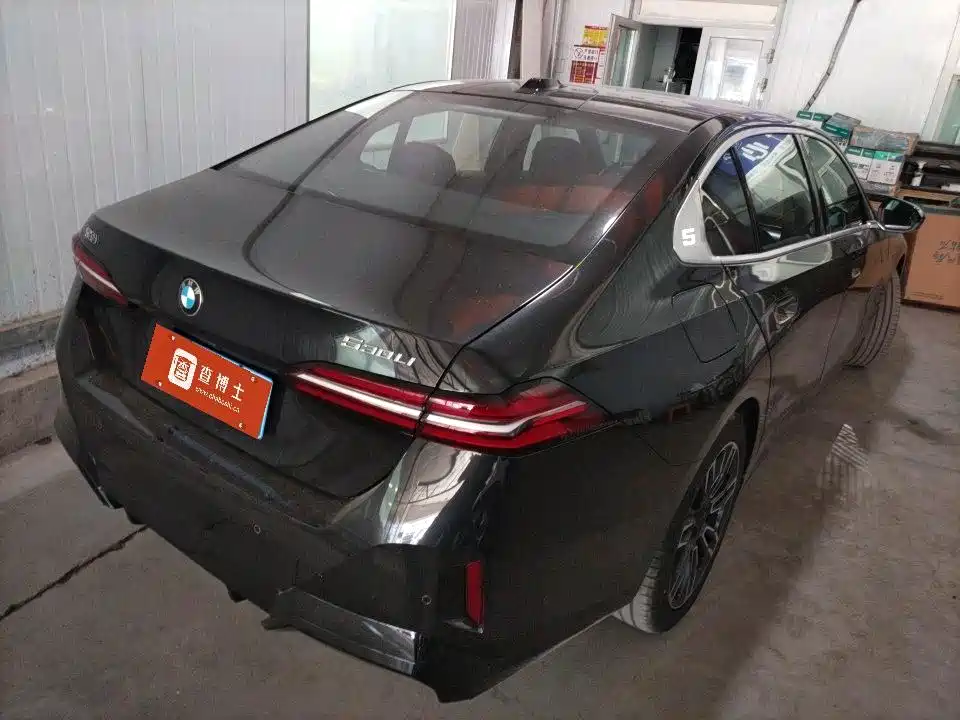 BMW 5 Series — миниатюра 3