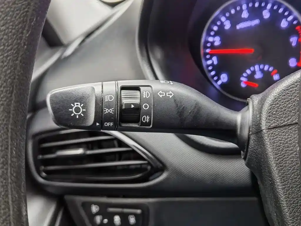 Hyundai Elantra — миниатюра 21