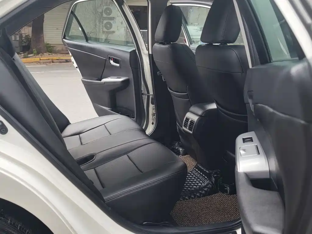 Toyota Camry 2012 2.0S