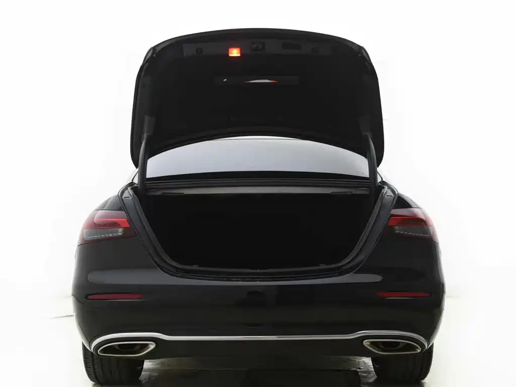 Mercedes-Benz E-Class — миниатюра 8