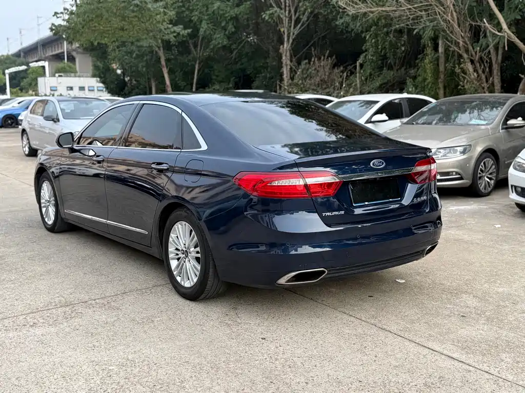 Ford Taurus — миниатюра 7
