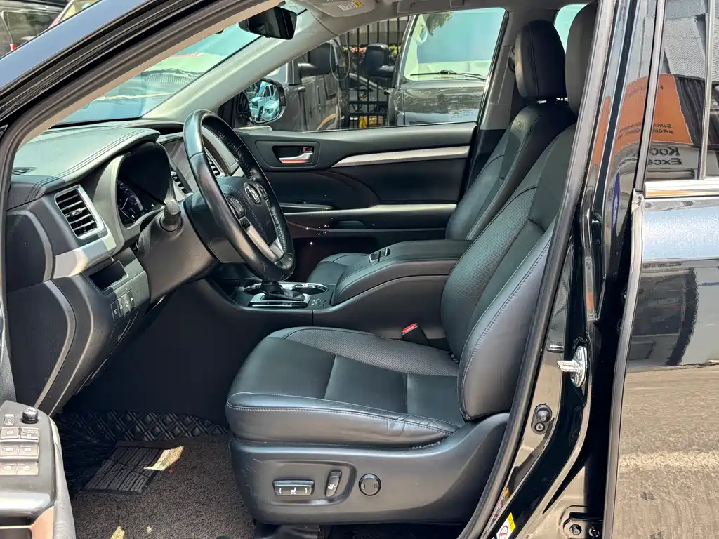 Toyota Highlander 2018 2.0T Luxury 7 мест VI