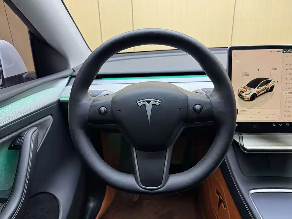Tesla Model Y — миниатюра 5