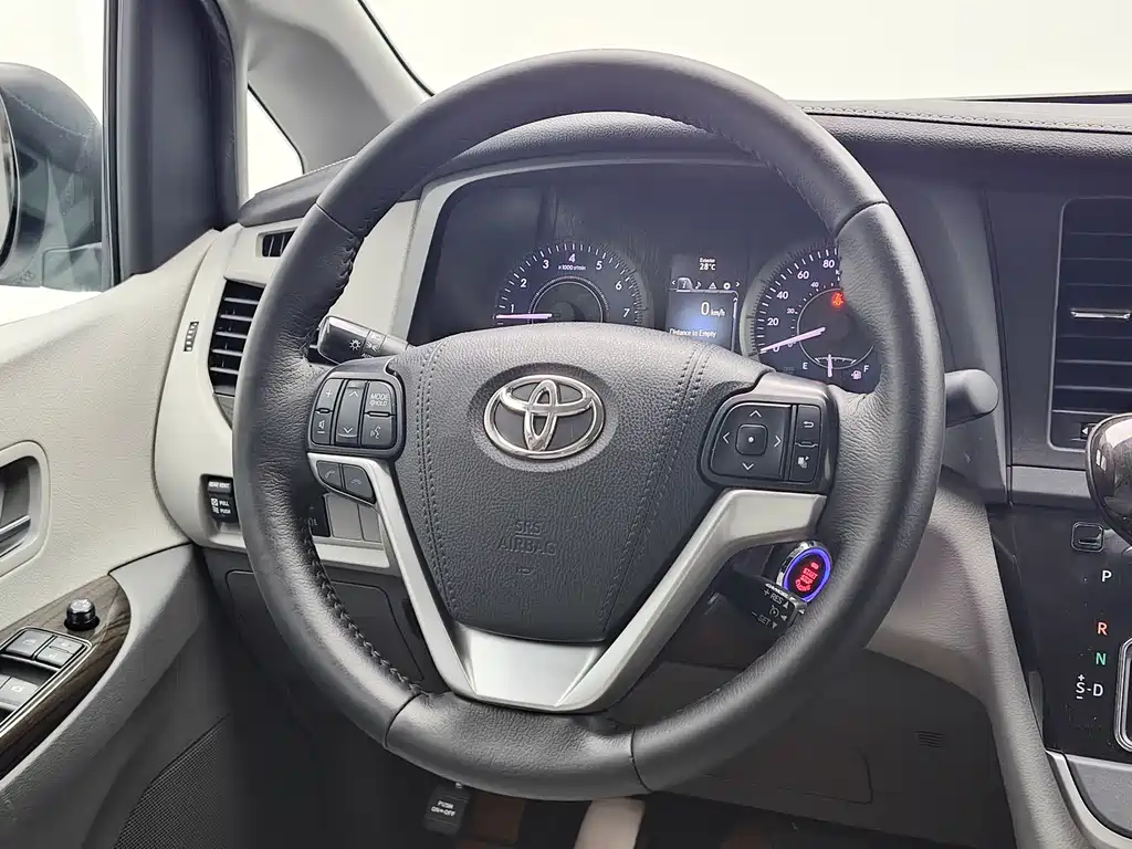Toyota Sienna — миниатюра 16