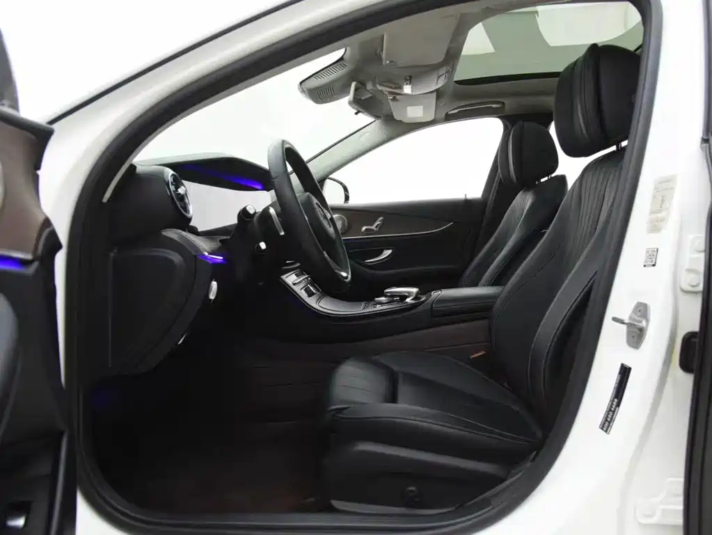 Mercedes-Benz E-Class — миниатюра 13