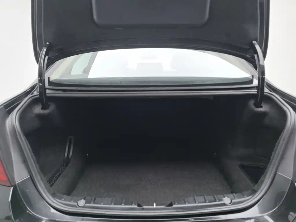 BMW 5 Series — миниатюра 16
