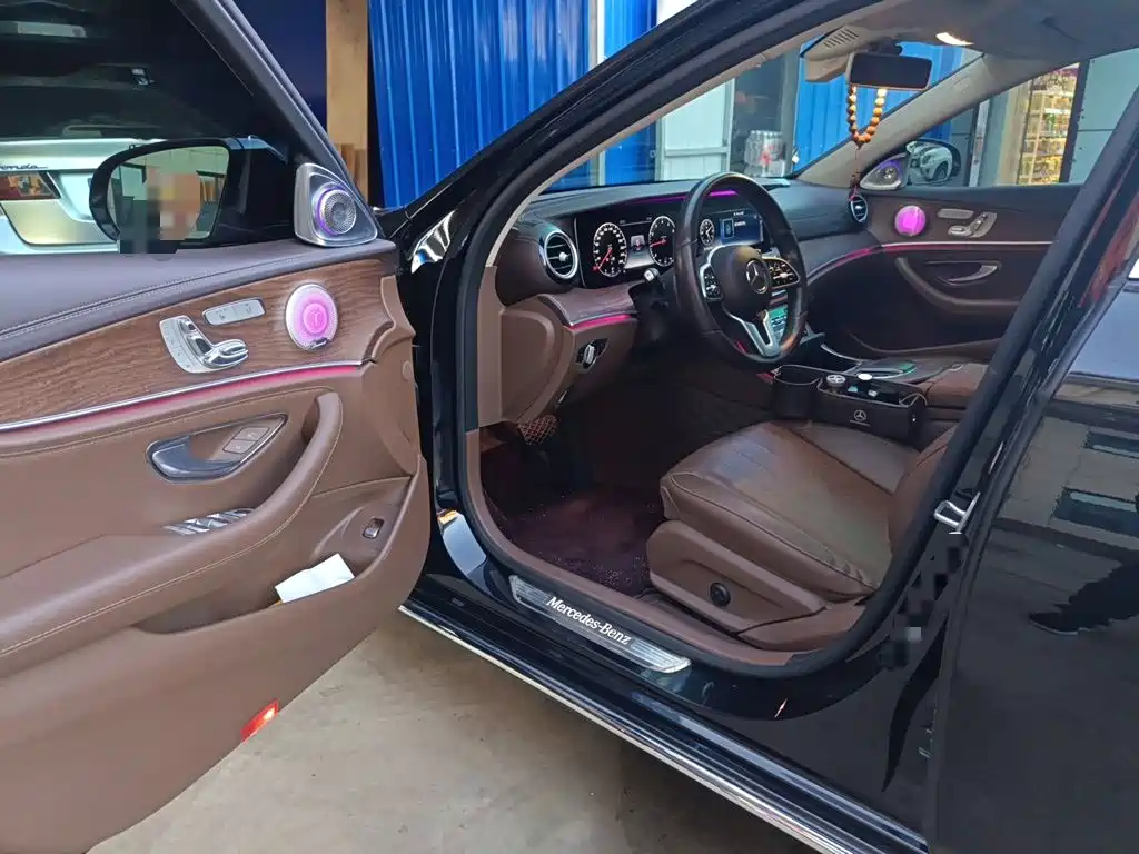 Mercedes-Benz E-Class — миниатюра 12