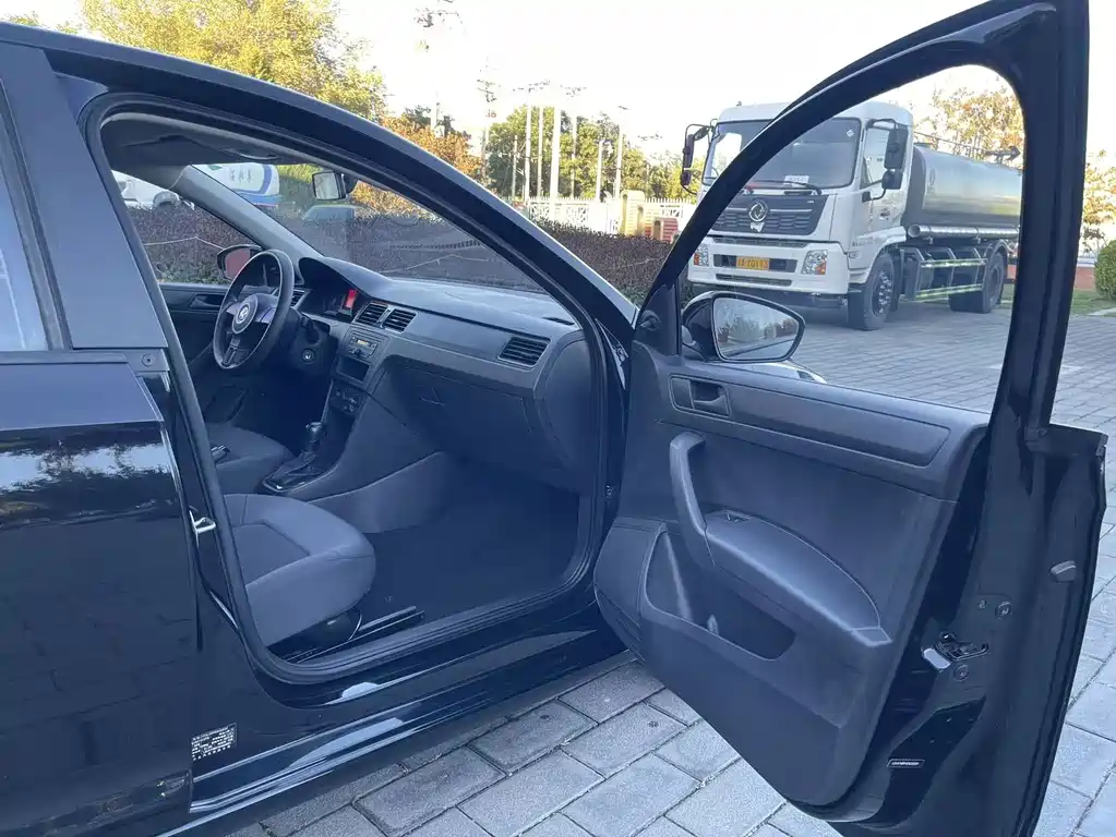 Volkswagen Santana — миниатюра 13