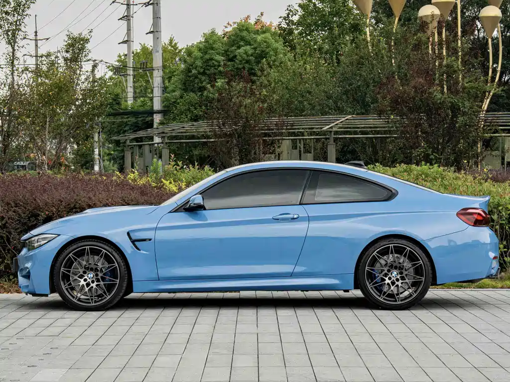 BMW M4 — миниатюра 7
