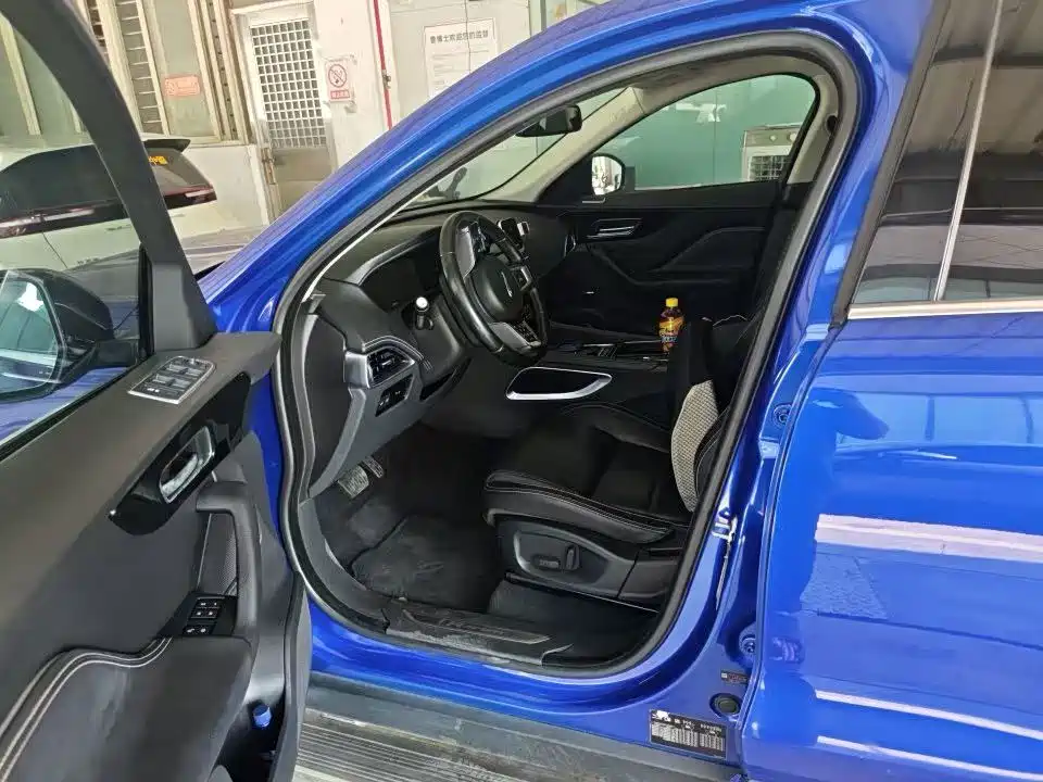 Jaguar F-PACE — миниатюра 3