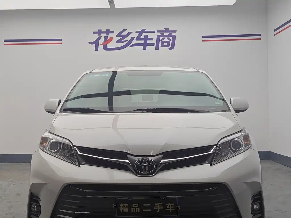 Toyota Sienna — миниатюра 4