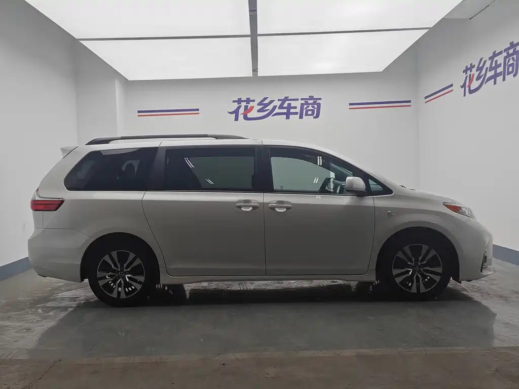 Toyota Sienna — миниатюра 5