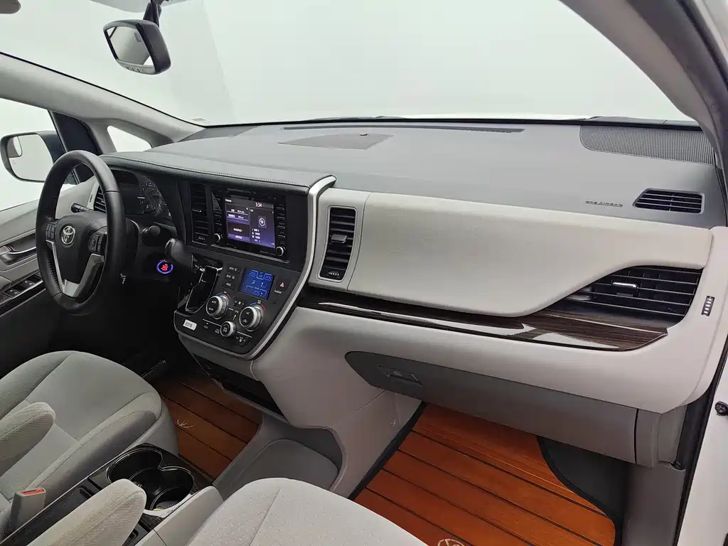 Toyota Sienna — миниатюра 17