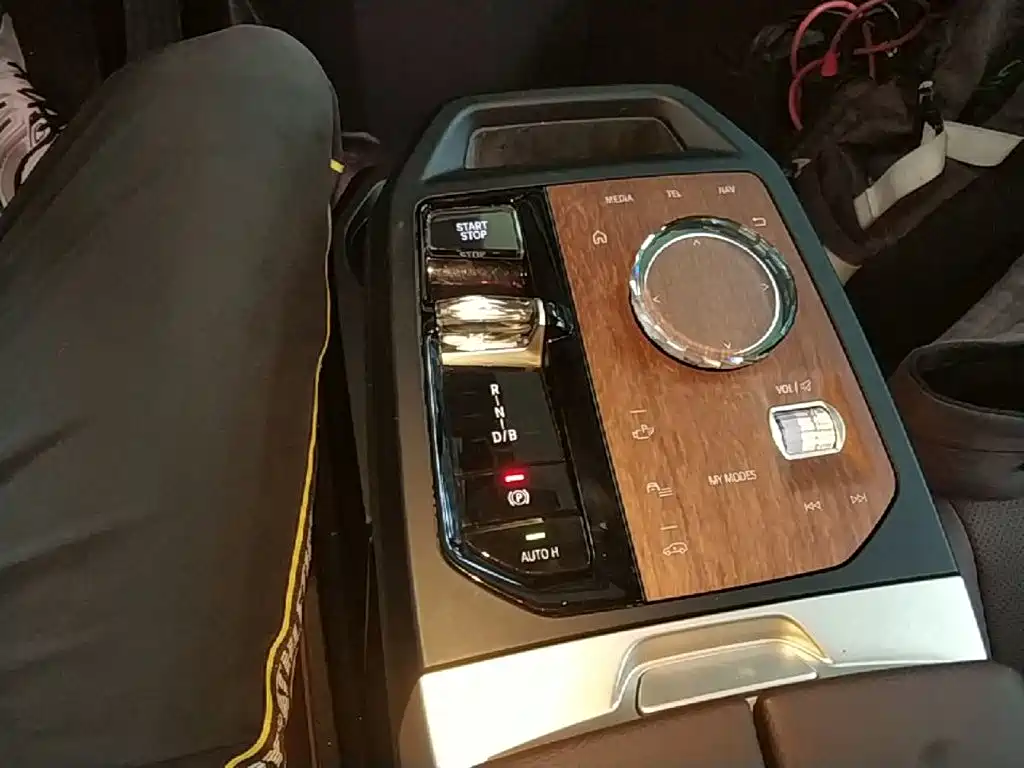 BMW iX — миниатюра 14