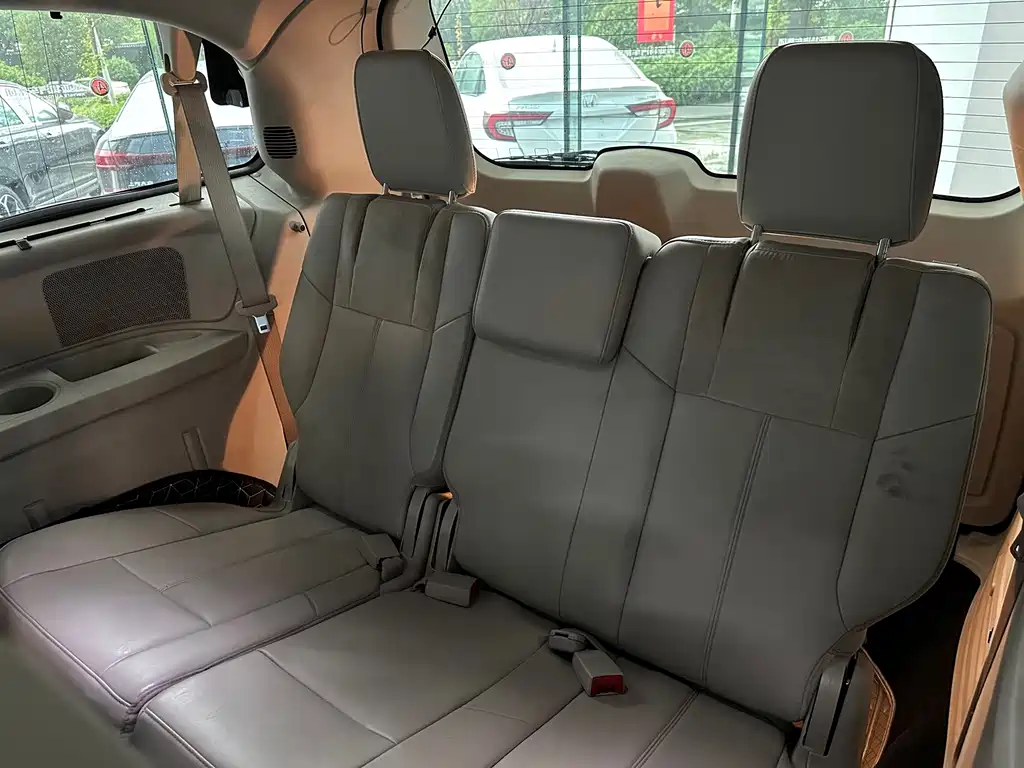 Chrysler Grand Voyager (Import) — миниатюра 21