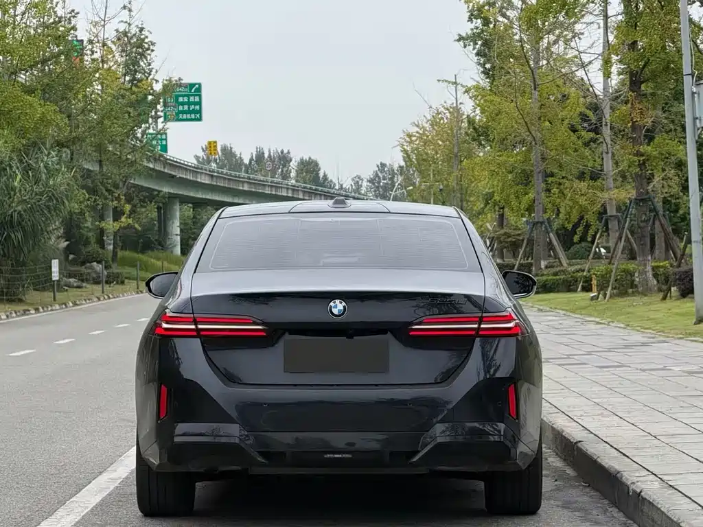 BMW 5 Series — миниатюра 8