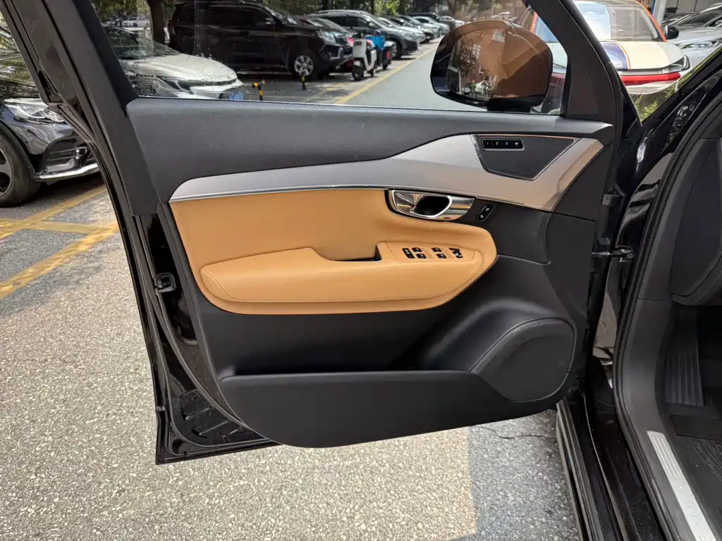 Volvo XC90 — миниатюра 14