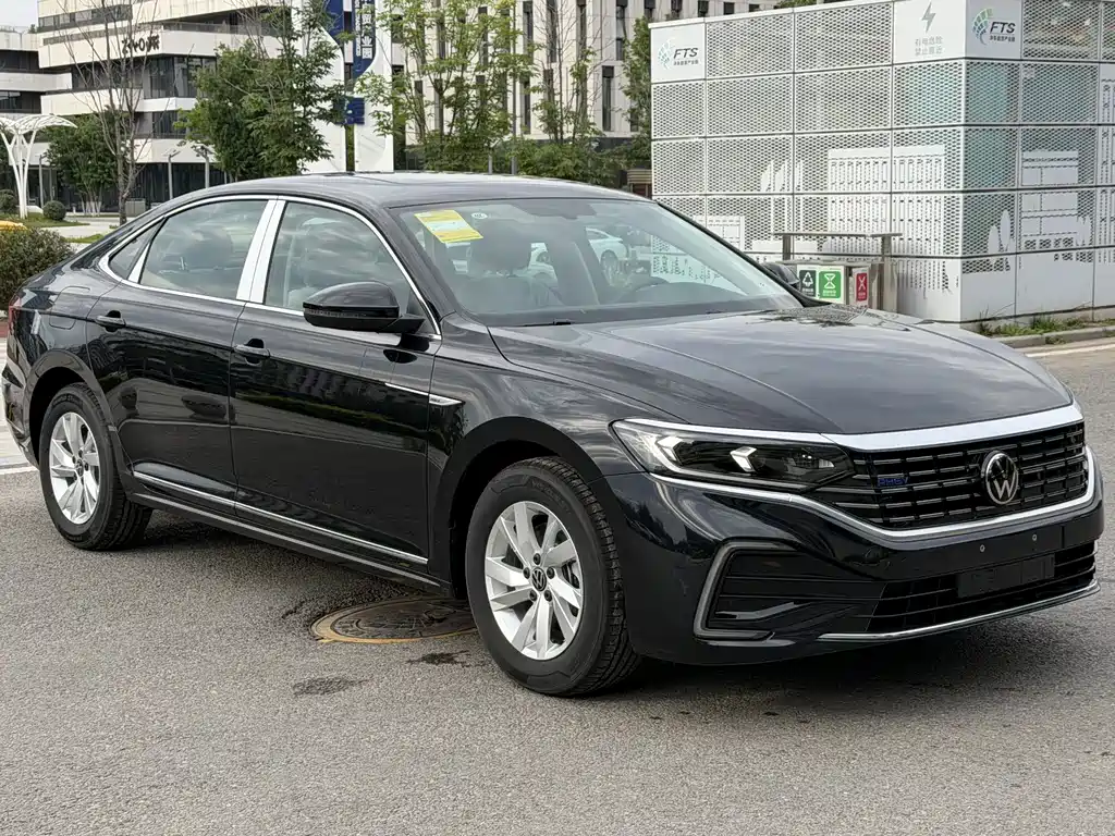 帕萨特插电混动 2025款 430PHEV 混动商务版