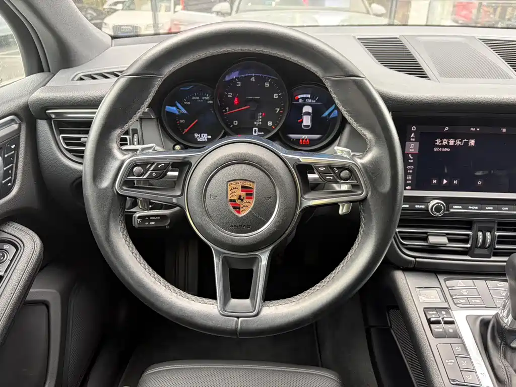 Porsche Macan — миниатюра 13