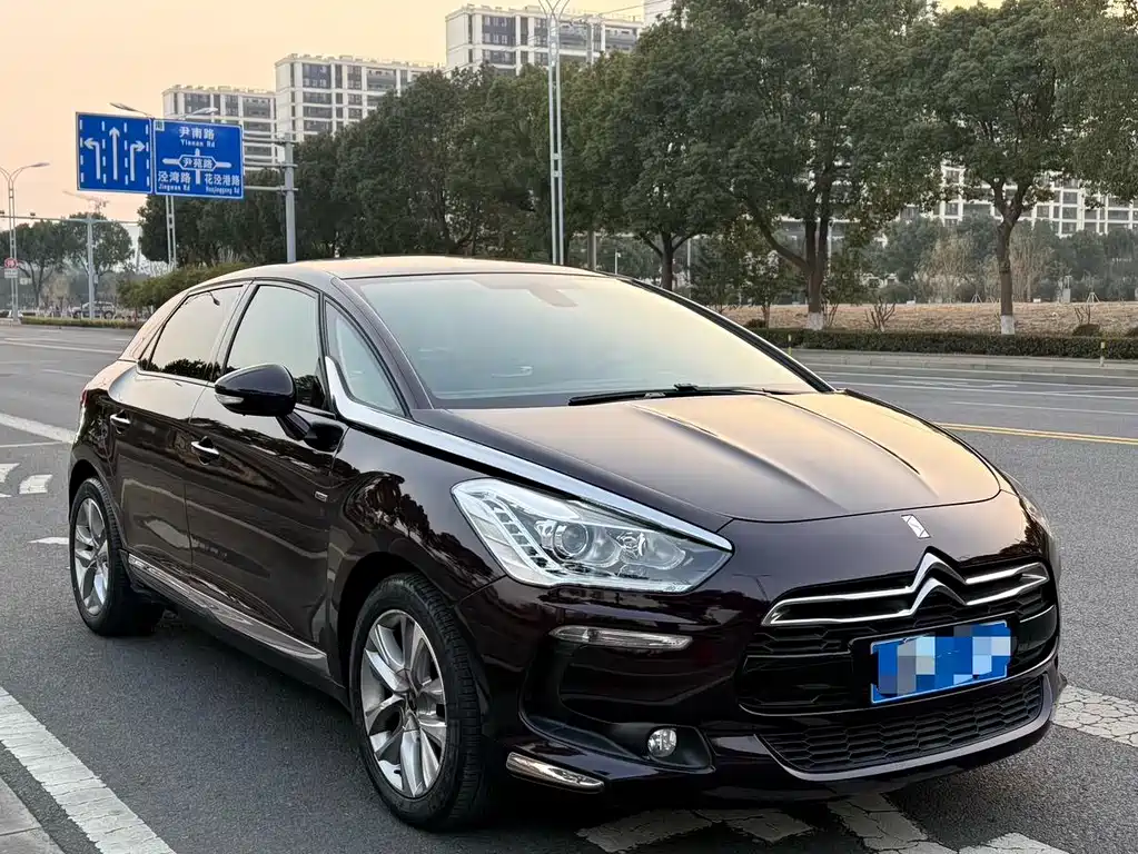 DS 5 2014 1.6T Luxury THP160