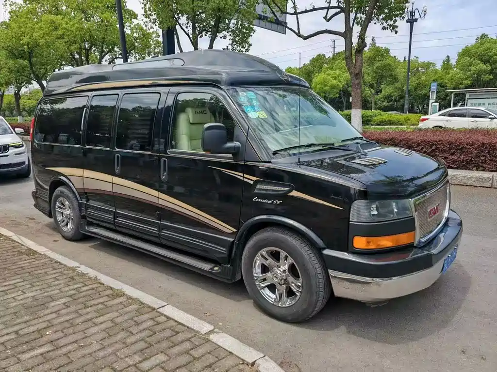 GMC Savana 2011 5.3L 7 мест