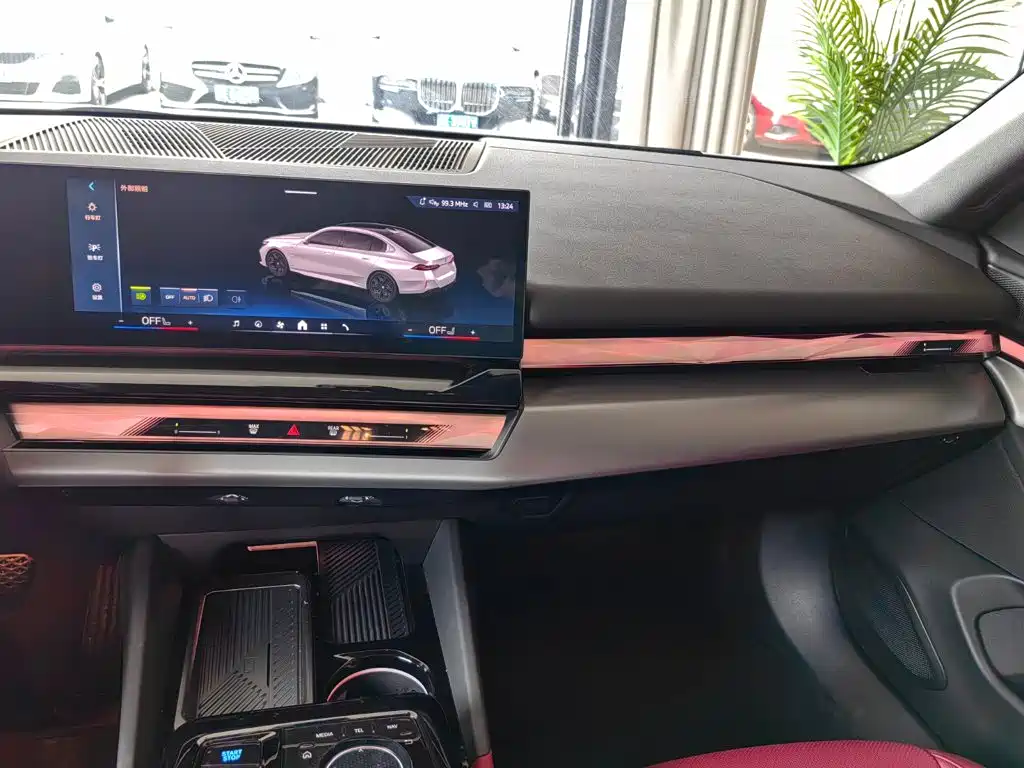 BMW i5 — миниатюра 10
