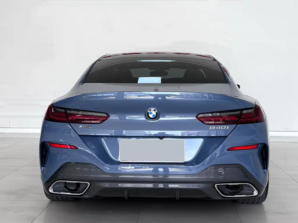 BMW 8 SERIES