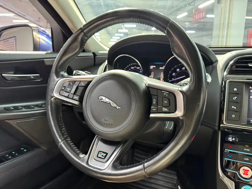 Jaguar XE — миниатюра 13