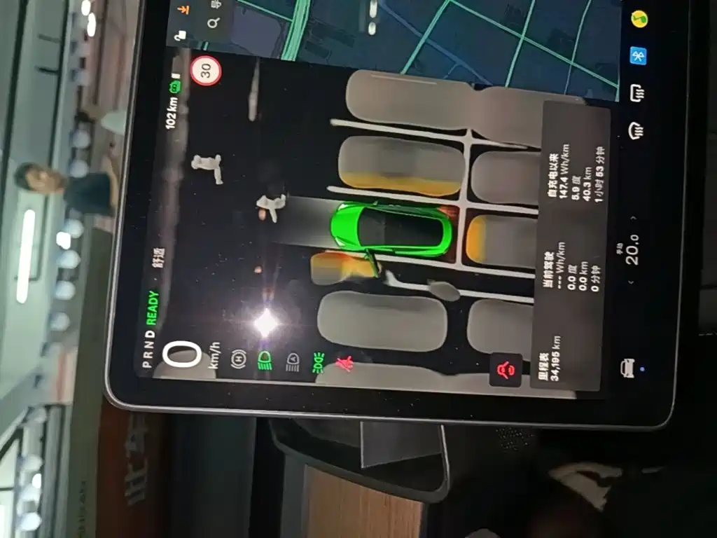 Tesla Model 3 — миниатюра 12