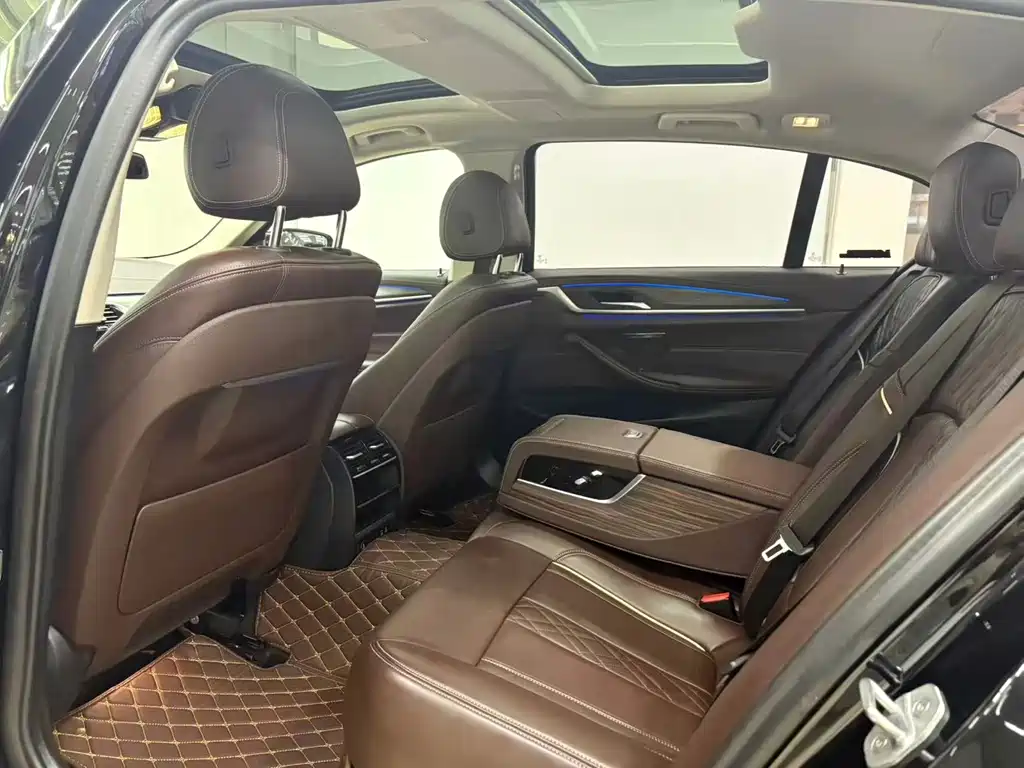 BMW 5 Series New Energy — миниатюра 6