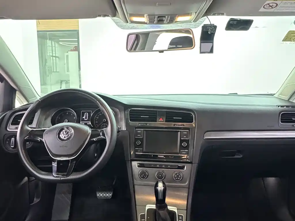 Volkswagen Golf 2015 1.6L AT Comfort