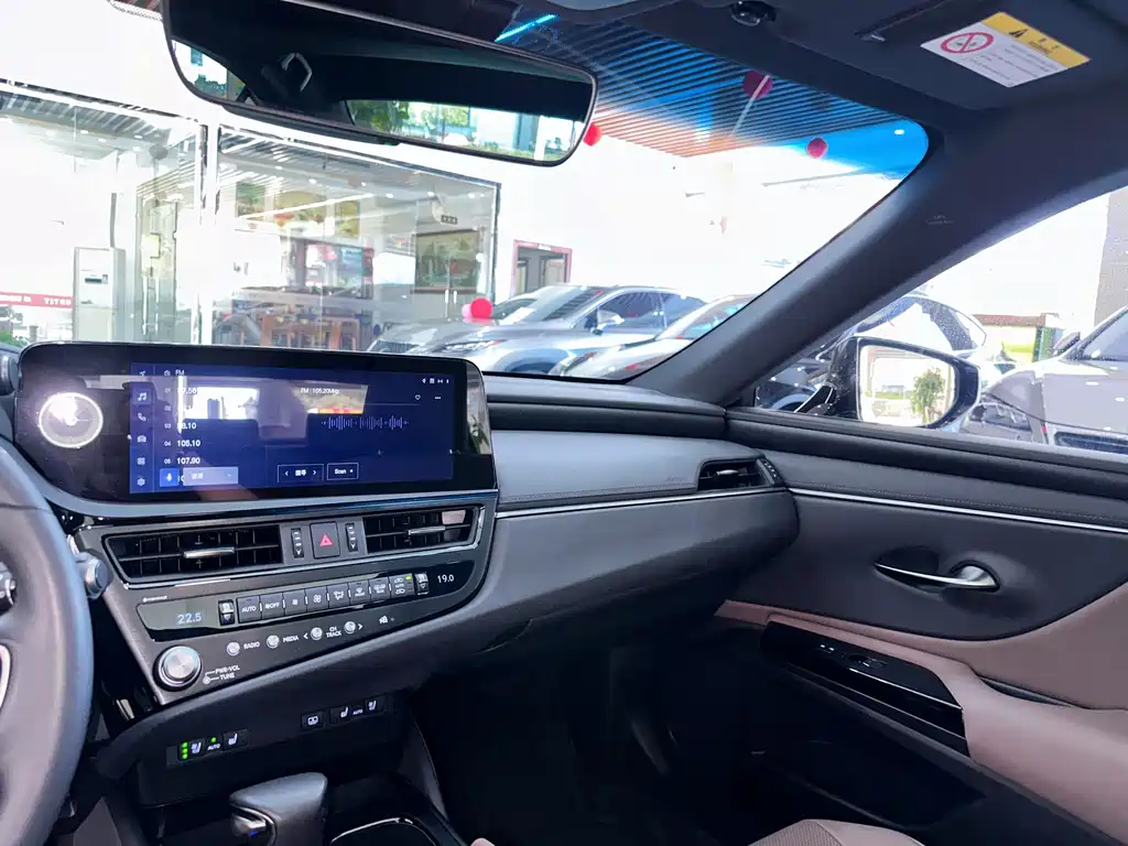 Lexus ES — миниатюра 9