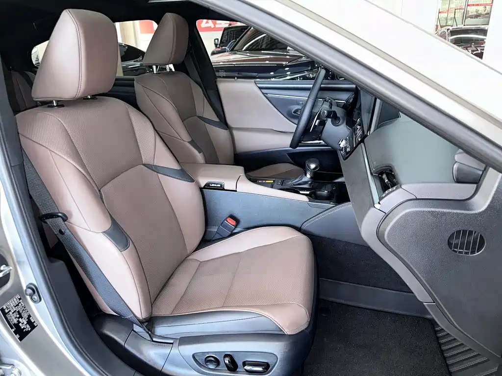 Lexus ES — миниатюра 12