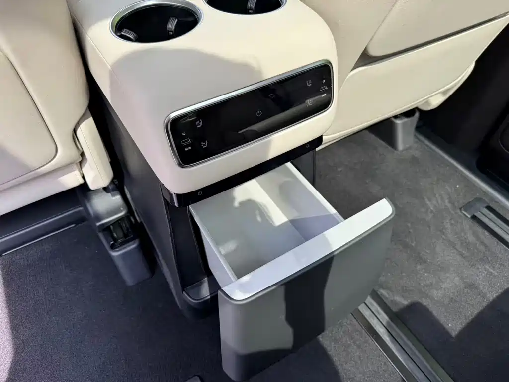 Li Auto Li MEGA — миниатюра 8