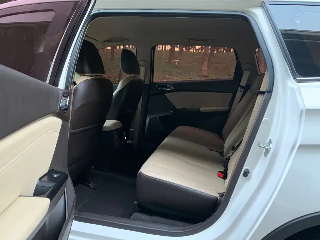 Baojun 310W — миниатюра 8