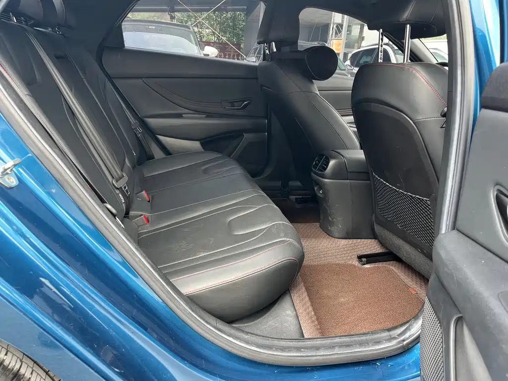 Hyundai Elantra — миниатюра 12