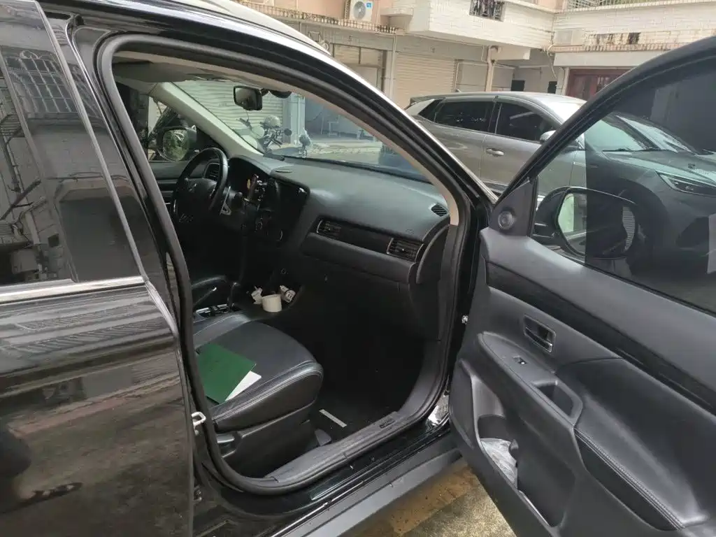 Mitsubishi Outlander — миниатюра 22