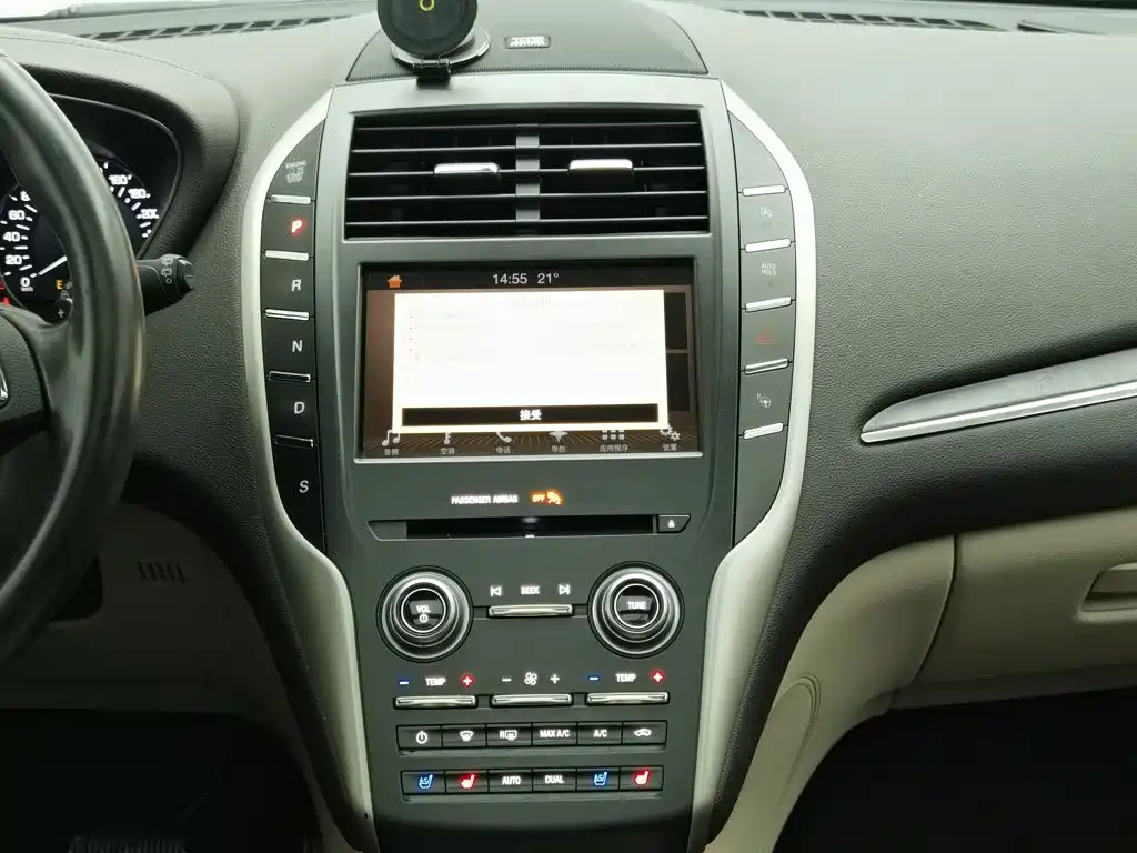 Lincoln MKC — миниатюра 12