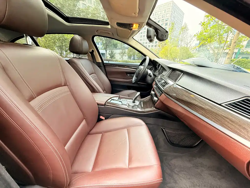 BMW 5 Series — миниатюра 9